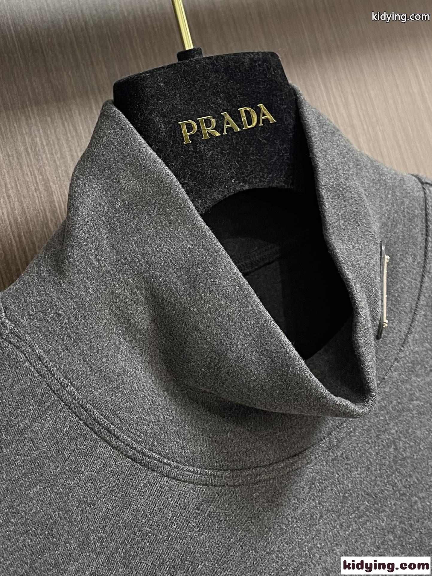 ベーシック 合わせやすい タートルネック 長袖Tシャツ プラダ Tシャツ コピー ダークグレー-1