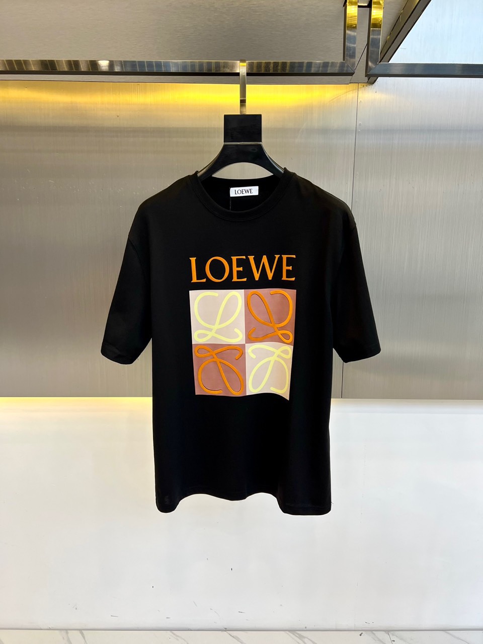 ロエベ Tシャツ コピー お洒落 合わせやすい ロゴTシャツ クルーネック ブラック-0