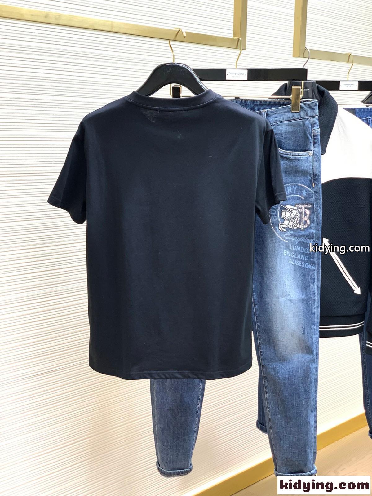 マルチカラーロゴ入り クルーネック フェンディ Tシャツ コピー 半袖 トップス-3
