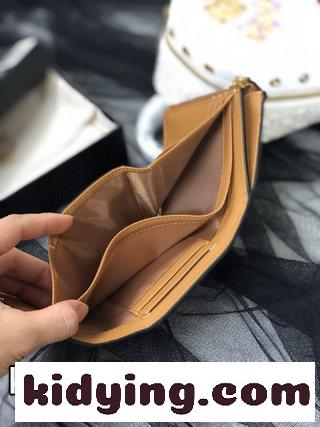 MCM新品のPatricia三つ折りジッパー財布は 小型でコンパクトで 線が簡潔である エムシーエム バッグ 買取 コピー-0