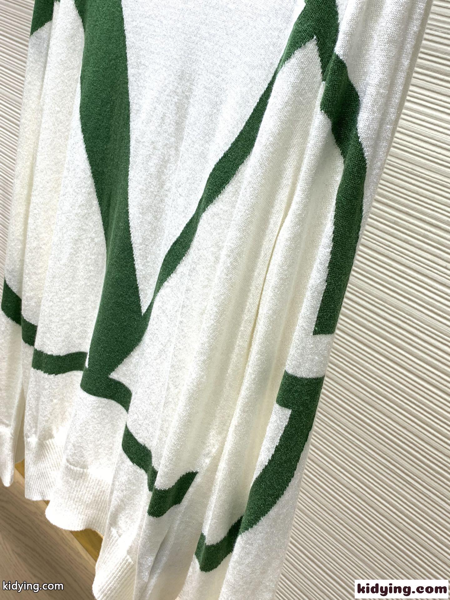 ヴァレンティノ セーター コピー メンズ 定番 ロゴ クルーネック 長袖セーター ホワイト-3