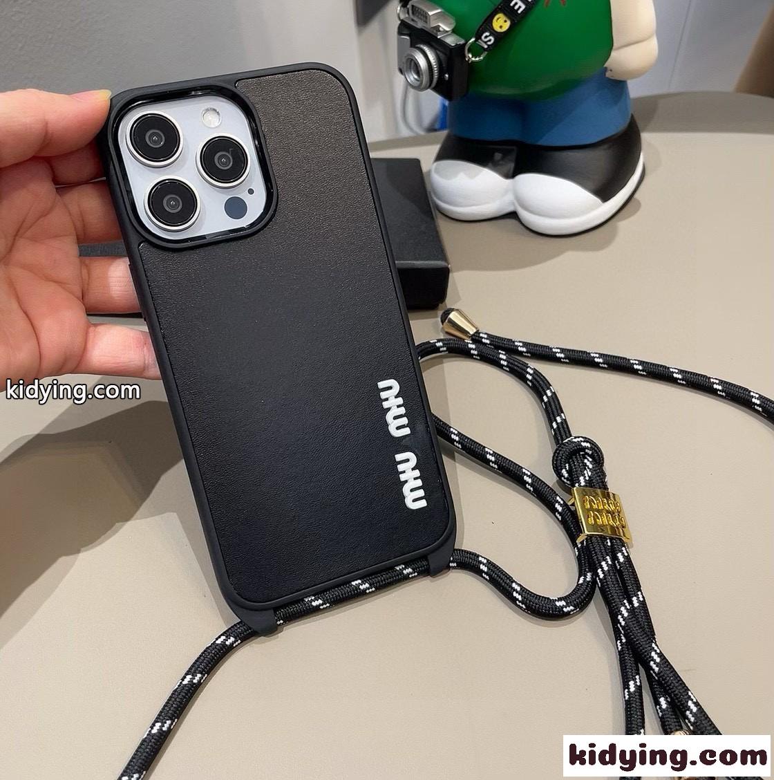 シンプル 上品 スマホケース ミュウミュウ アイフォンケース 偽物 iPhone16 ブラック-4