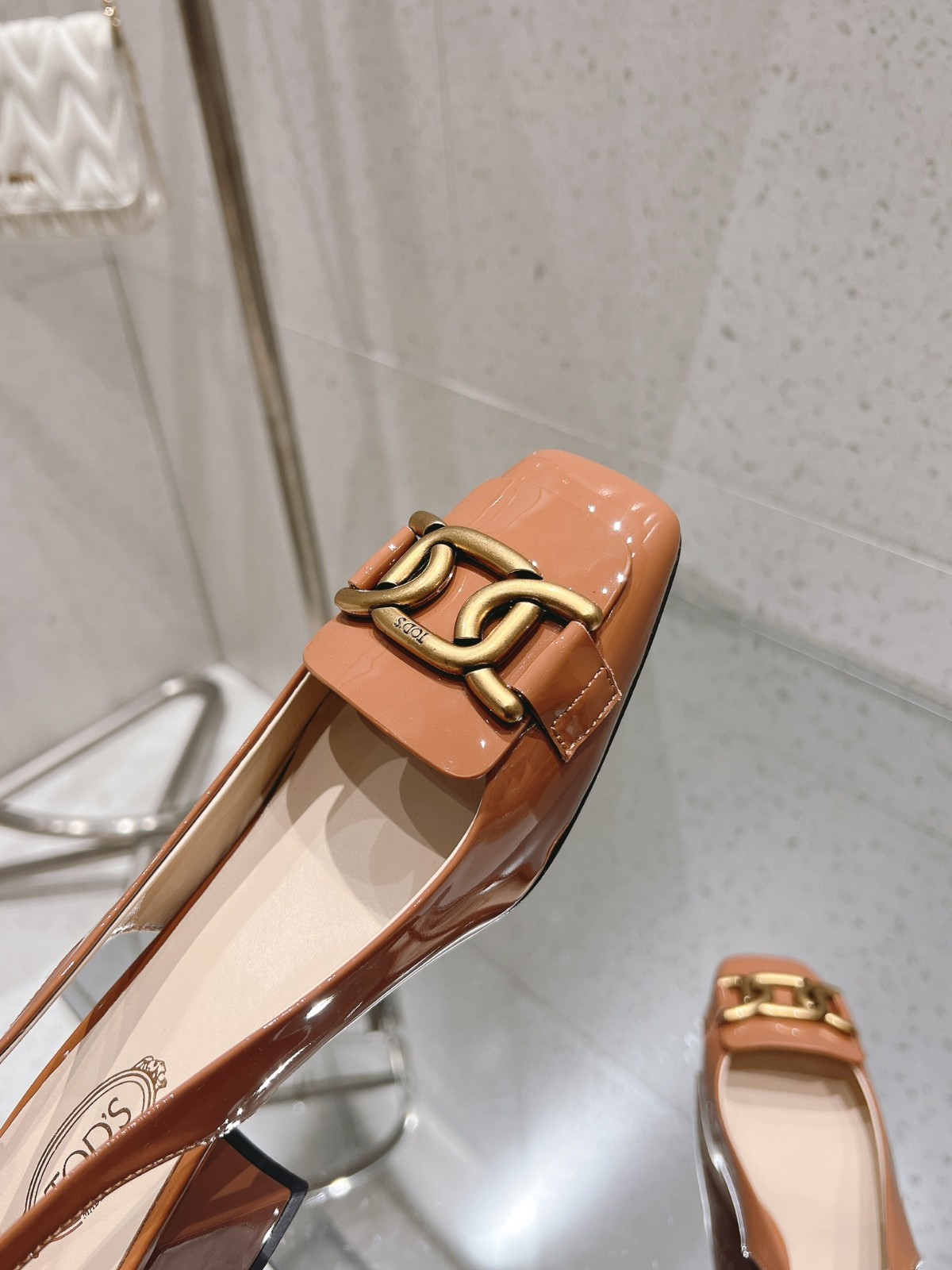 ケイト パテントレザー スリングバックパンプス トッズ パンプス コピー ブラウン-3