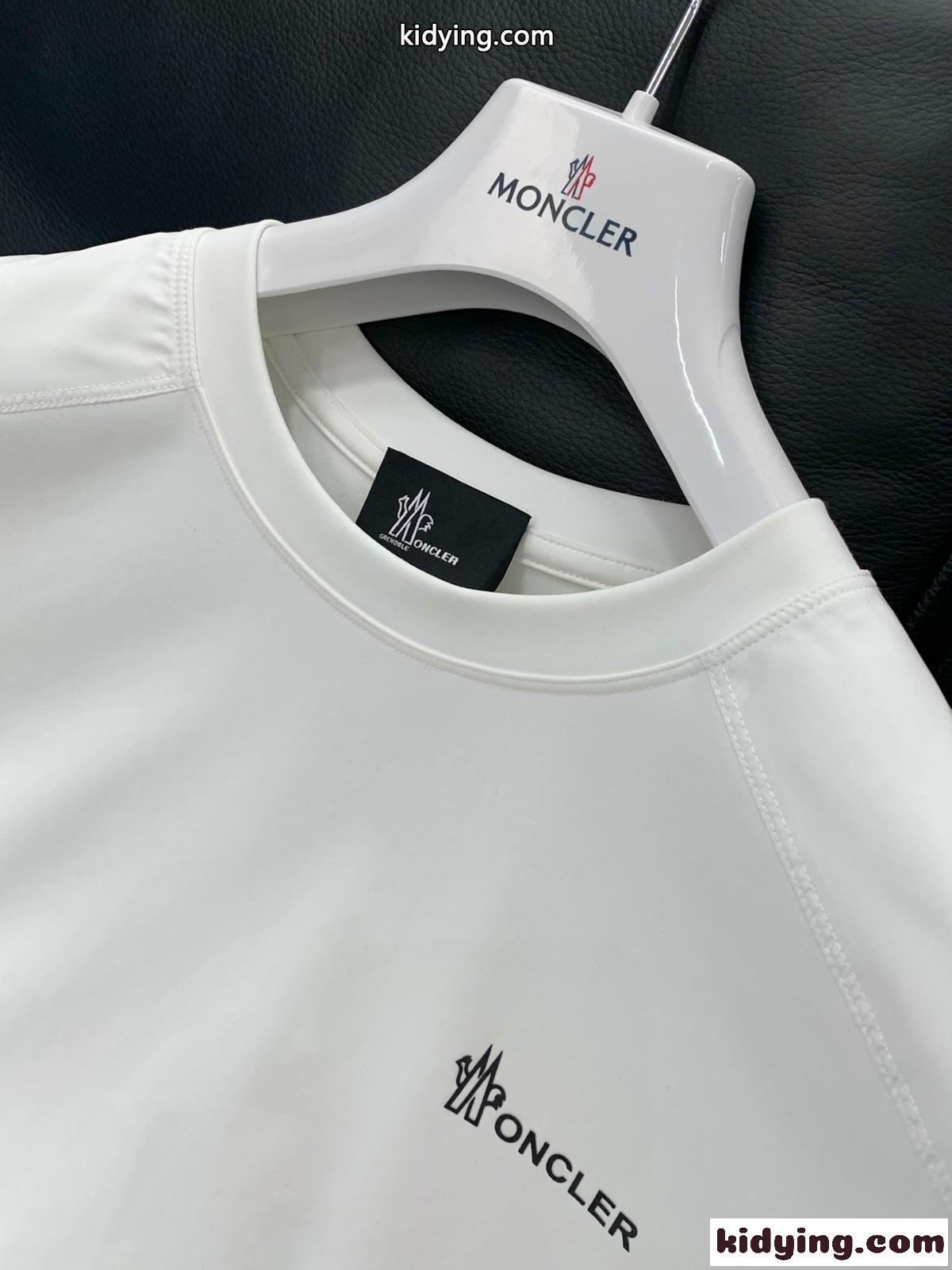 カジュアル 上品 クルーネック 長袖Tシャツ モンクレール Tシャツ 偽物 ホワイト-1