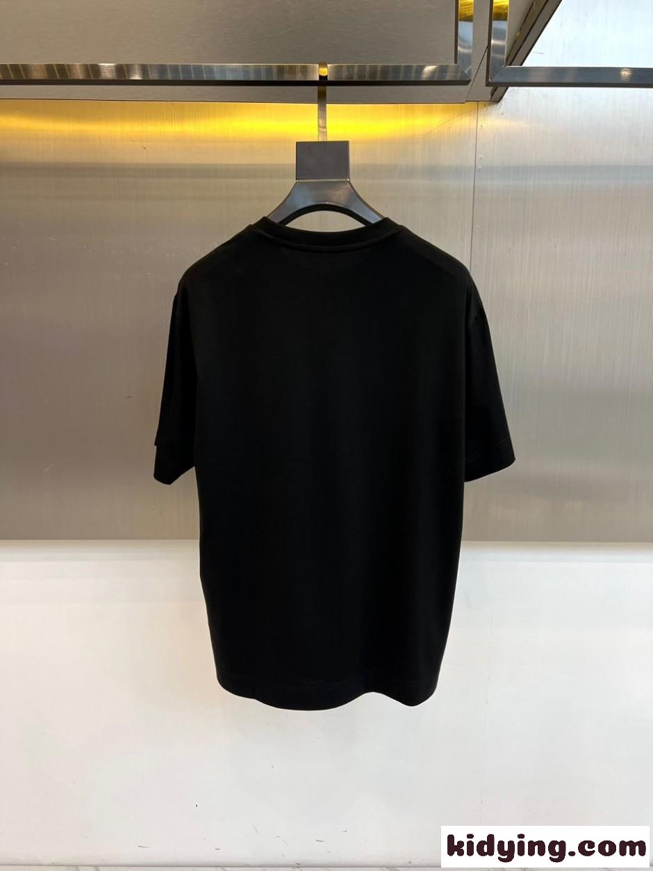 ベーシック ロゴ刺繍 フェンディ Tシャツ 偽物 クルーネック 半袖Tシャツ ブラック-4