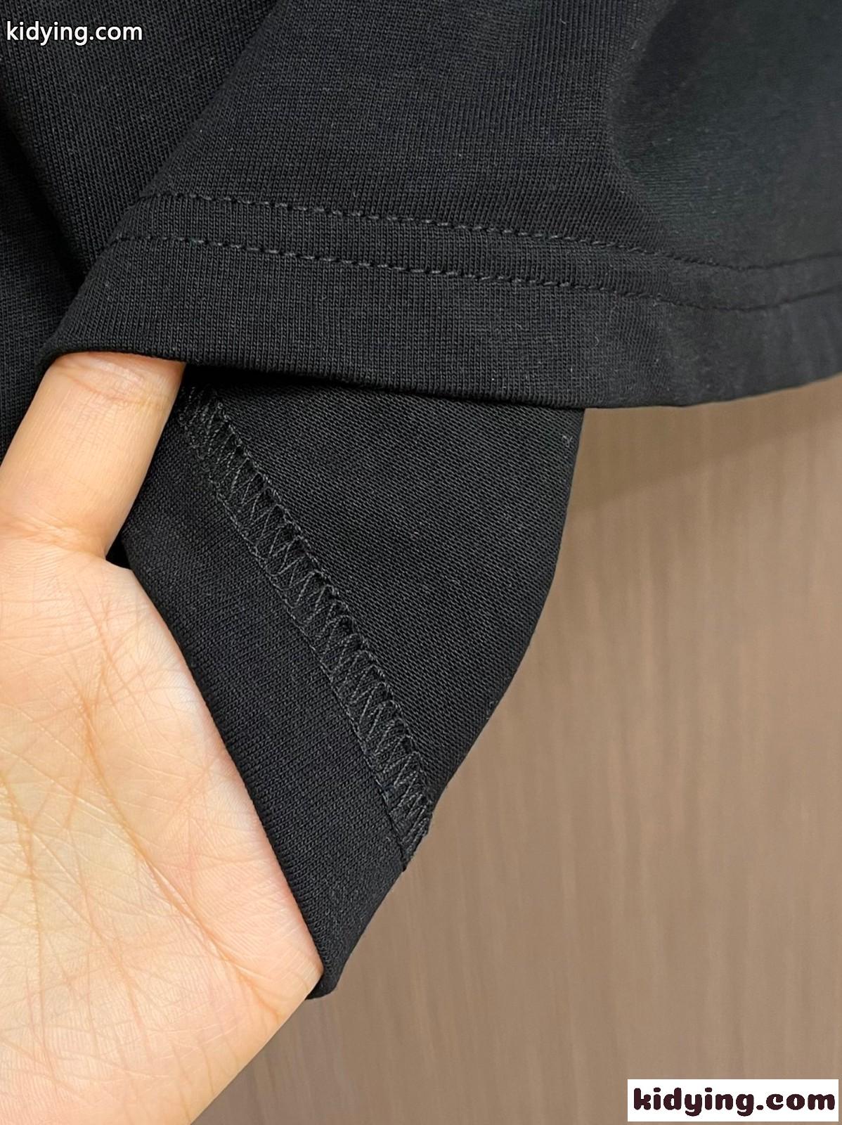 シンプル ロエベ Tシャツ 偽物 アナグラム 刺繍入り 半袖Tシャツ ブラック-4