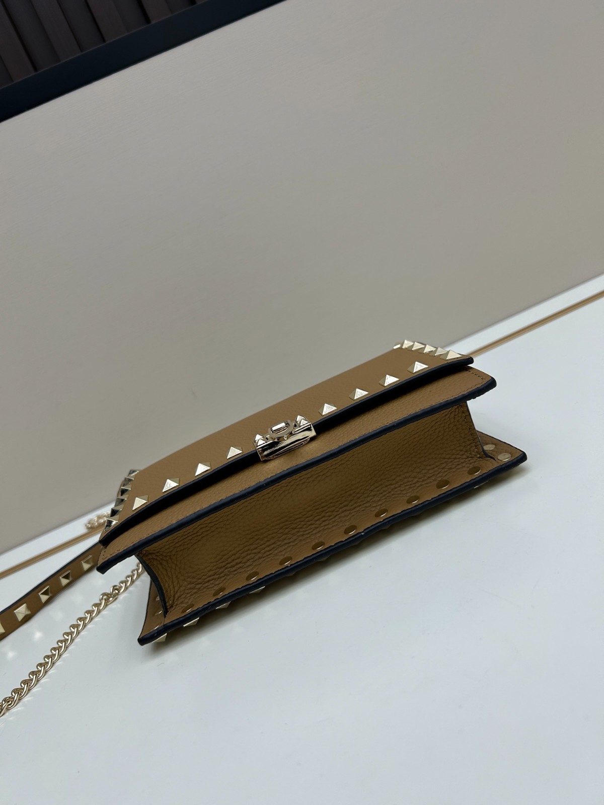 人気 ロックスタッズ ショルダーバッグ ヴァレンティノ バッグ コピー ブラウン-2