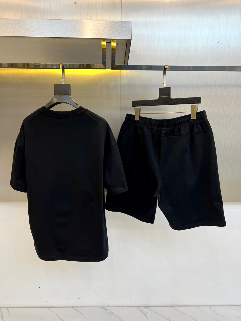 カジュアル 半袖Tシャツ&ショートパンツ 上下セット バレンシアガ セットアップ 偽物 ブラック-1