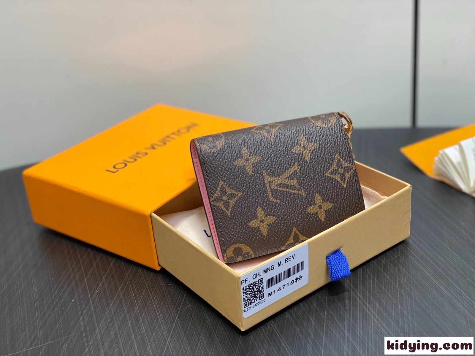 M14718 ウォレット・LV チャーム ルイヴィトン スーパーコピー 二つ折り財布-0