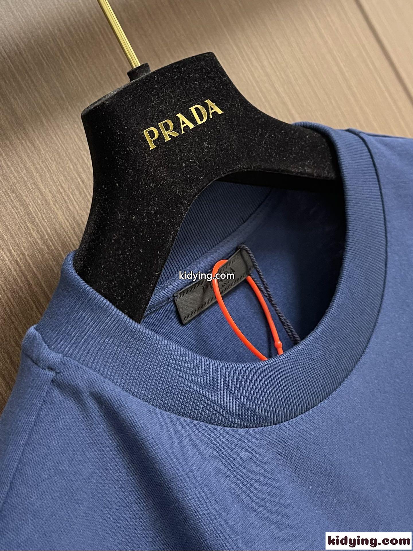 シンプル ロゴ入り クルーネック プラダ Tシャツ コピー 半袖Tシャツ コットン-4