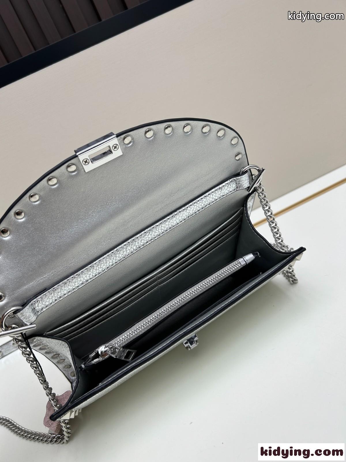 定番 ロックスタッズ ショルダーバッグ ヴァレンティノ バッグ コピー シルバー-3