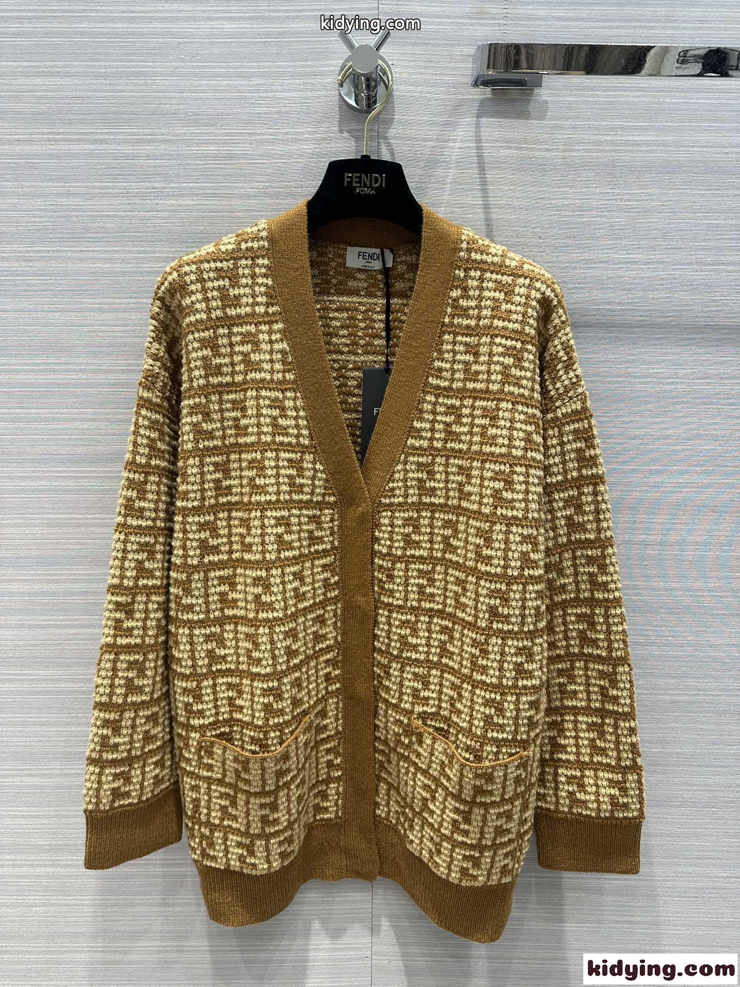 合わせやすい Vネック ニットカーディガン フェンディ ニット コピー レディース-0