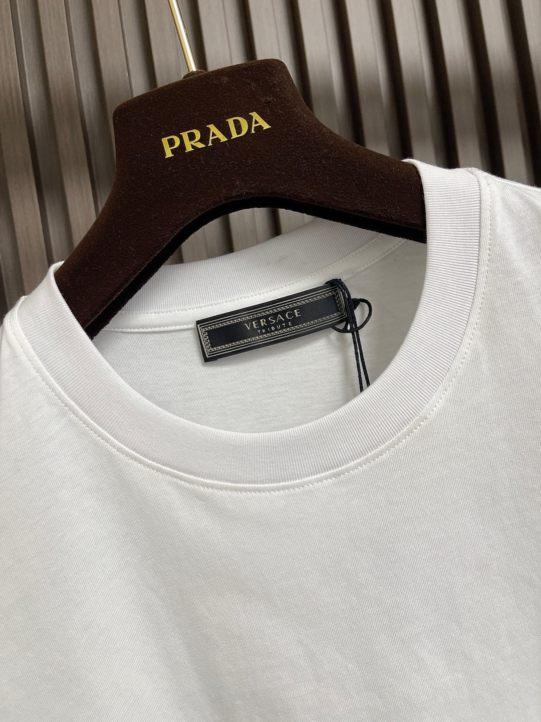 ヴェルサーチェ Tシャツ コピー シンプル ロゴ 合わせやすい 半袖Tシャツ ホワイト-3