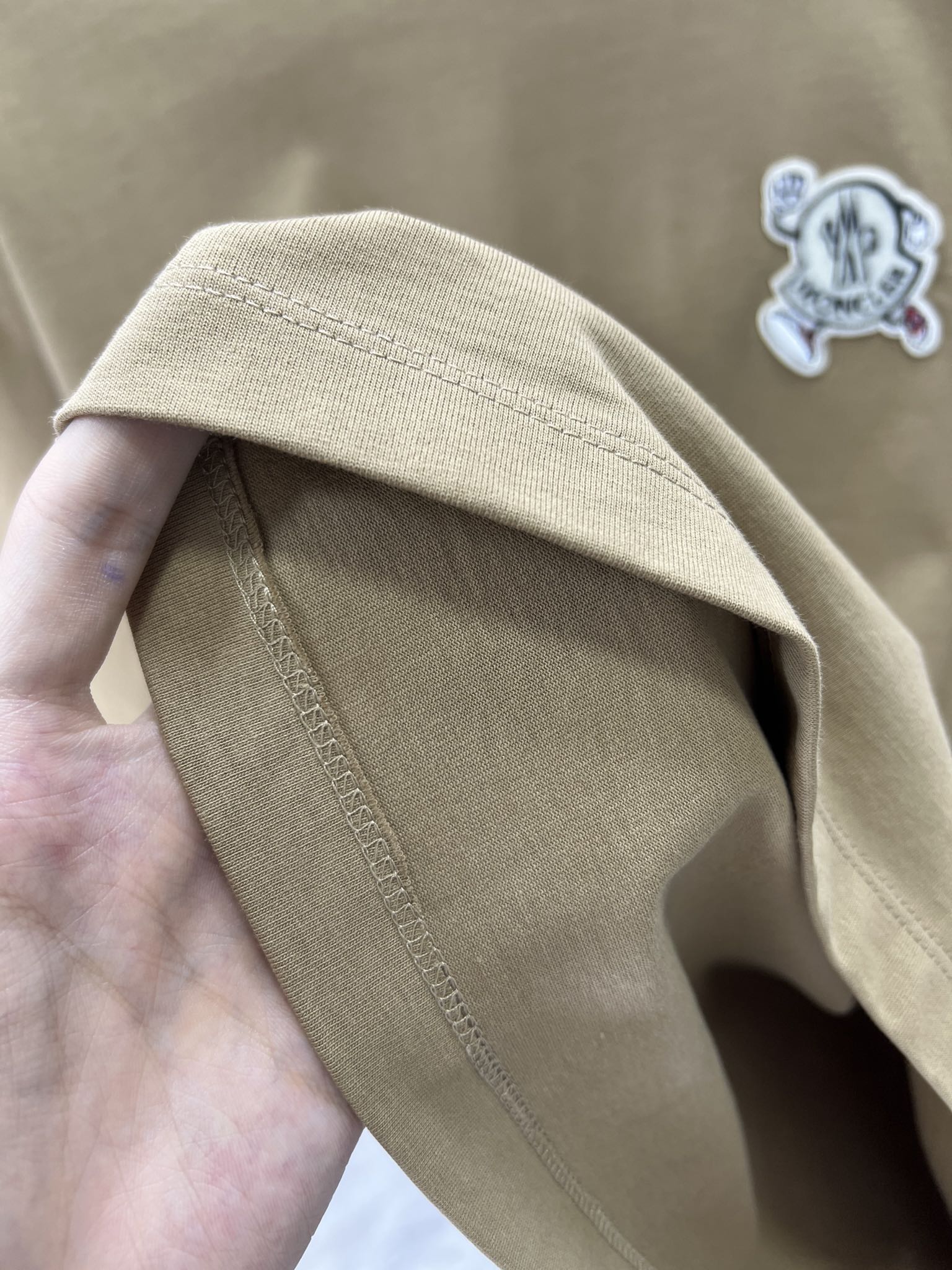 シンプル 合わせやすい クルーネック コットン 半袖Tシャツ モンクレール Tシャツ コピー キャメル-4