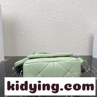 プラダバッグ 売る ​コーナーの最新の羊皮トライアングルというトライアングル女性用バッグには輸入タイヤの羊皮が採用された コピー-2