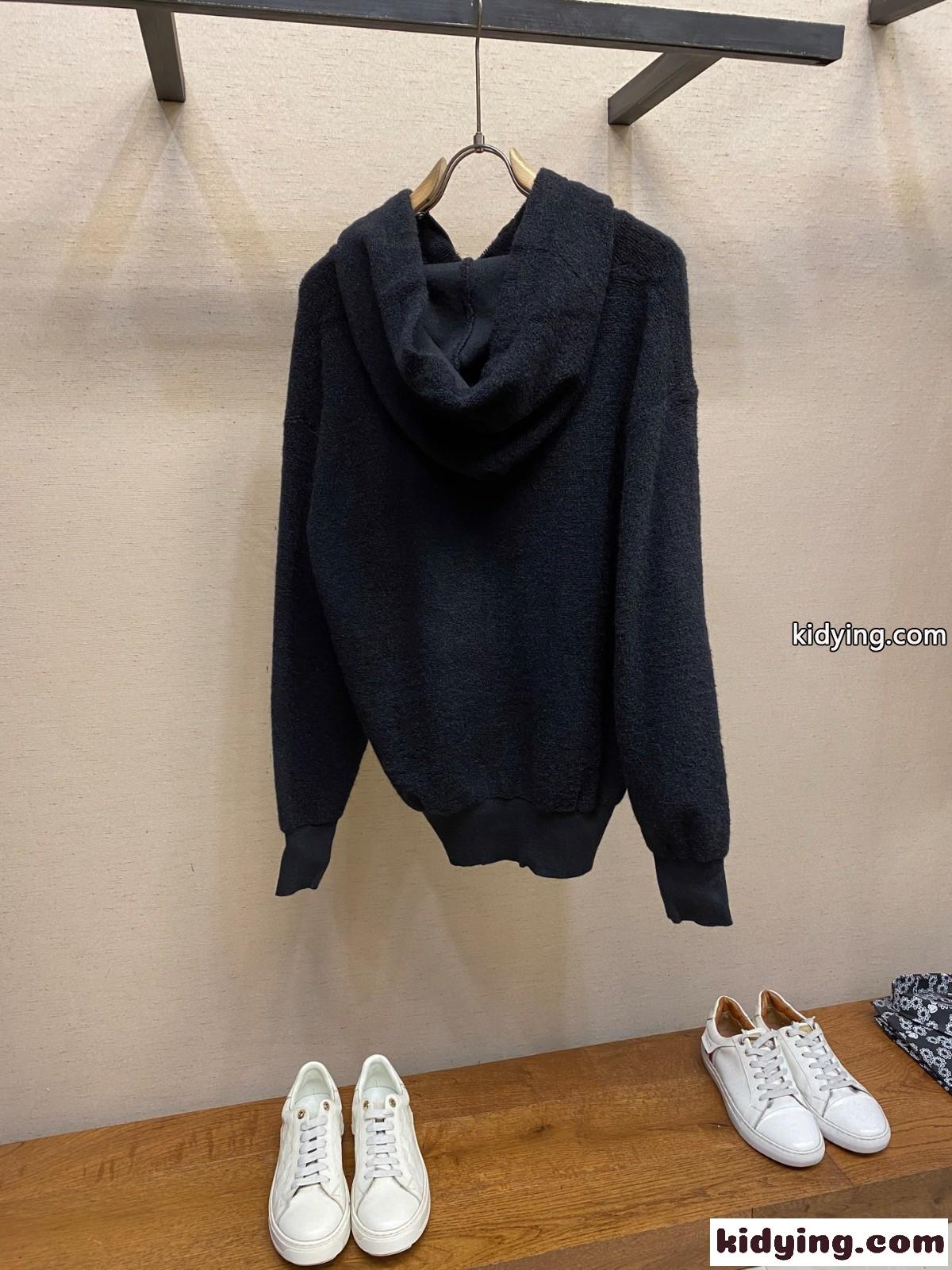 上品 洗練された アナグラム刺繍 フーディー ロエベ パーカー 偽物 ブラック-1