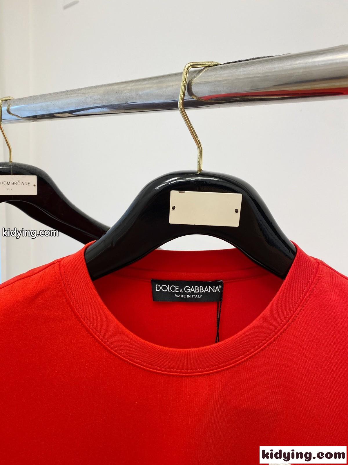 シンプル ロゴパッチ ドルチェ&ガッバーナ Tシャツ コピー 半袖Tシャツ レッド-1