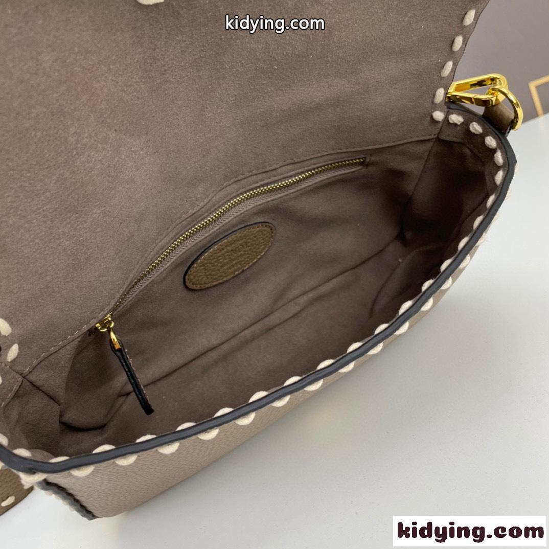 人気 FENDI フェンディ ハンドステッチ ミディアム バゲットバッグ コピー-4