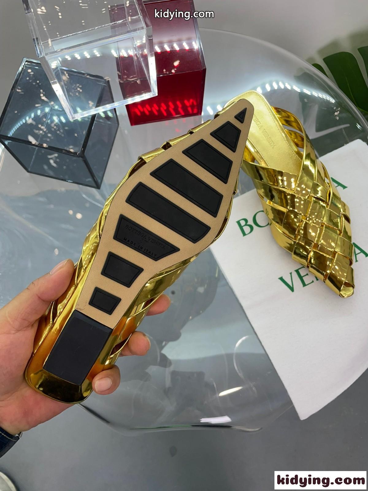 上品 エレガント アルフィー スリッパ ボッテガ・ヴェネタ サンダル コピー ゴールド-0