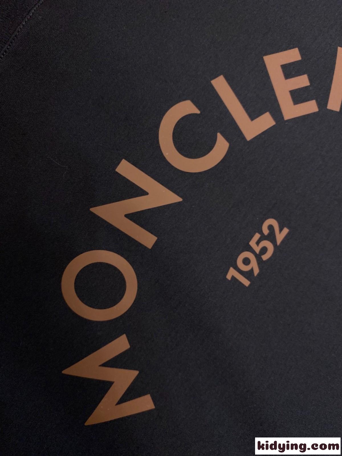 シンプル ロゴ入り クルーネック 長袖Tシャツ モンクレール Tシャツ 偽物 トップス-5