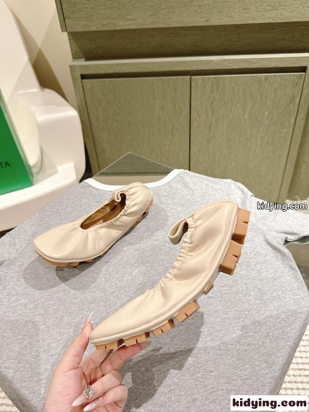 カジュアル ショア バレリーナ ボッテガ・ヴェネタ シューズ スーパーコピー ベージュ-2