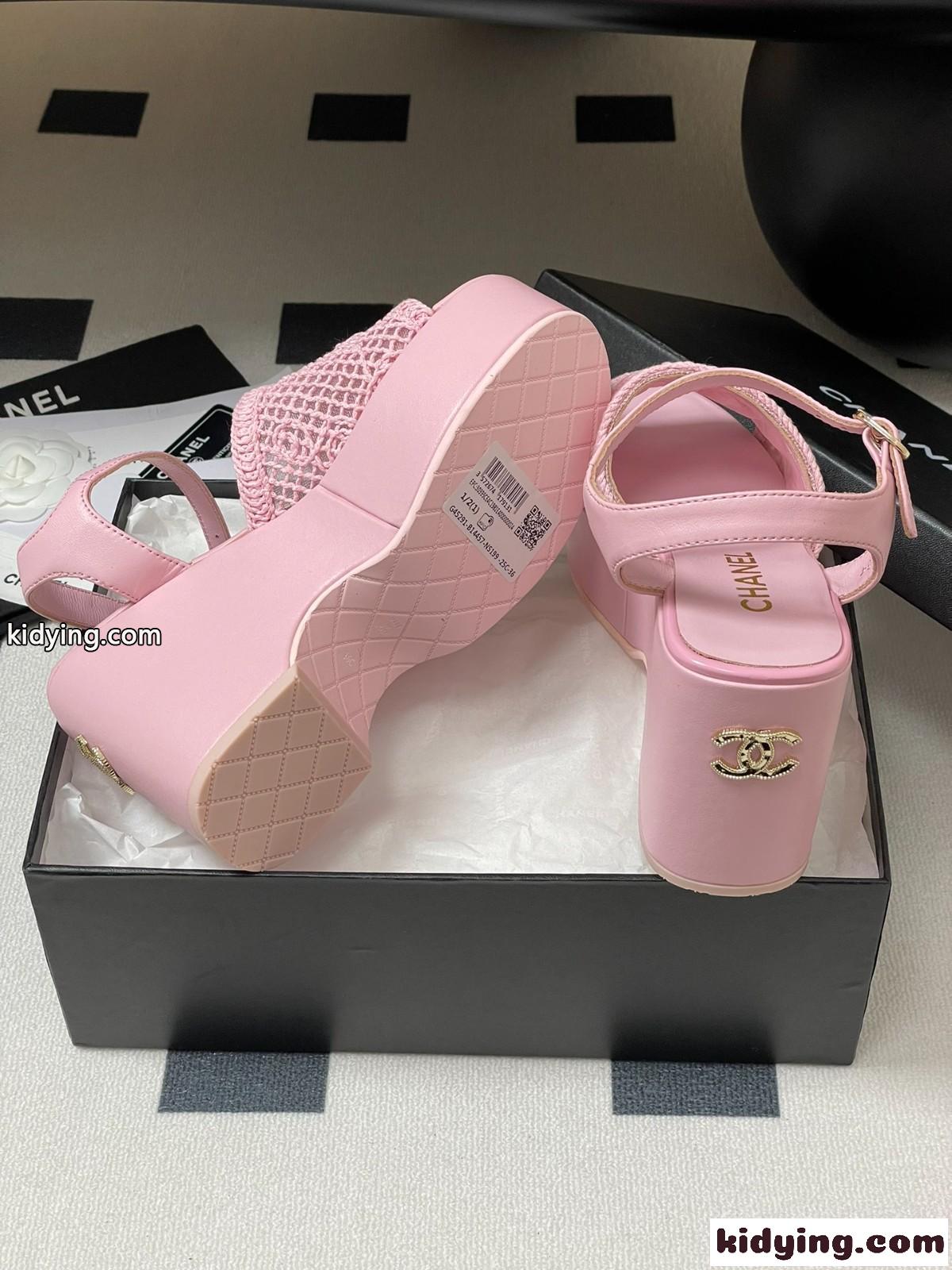 【上品で愛らしい足元】CHANEL CCロゴ メッシュ厚底サンダル コピー ピンク-4