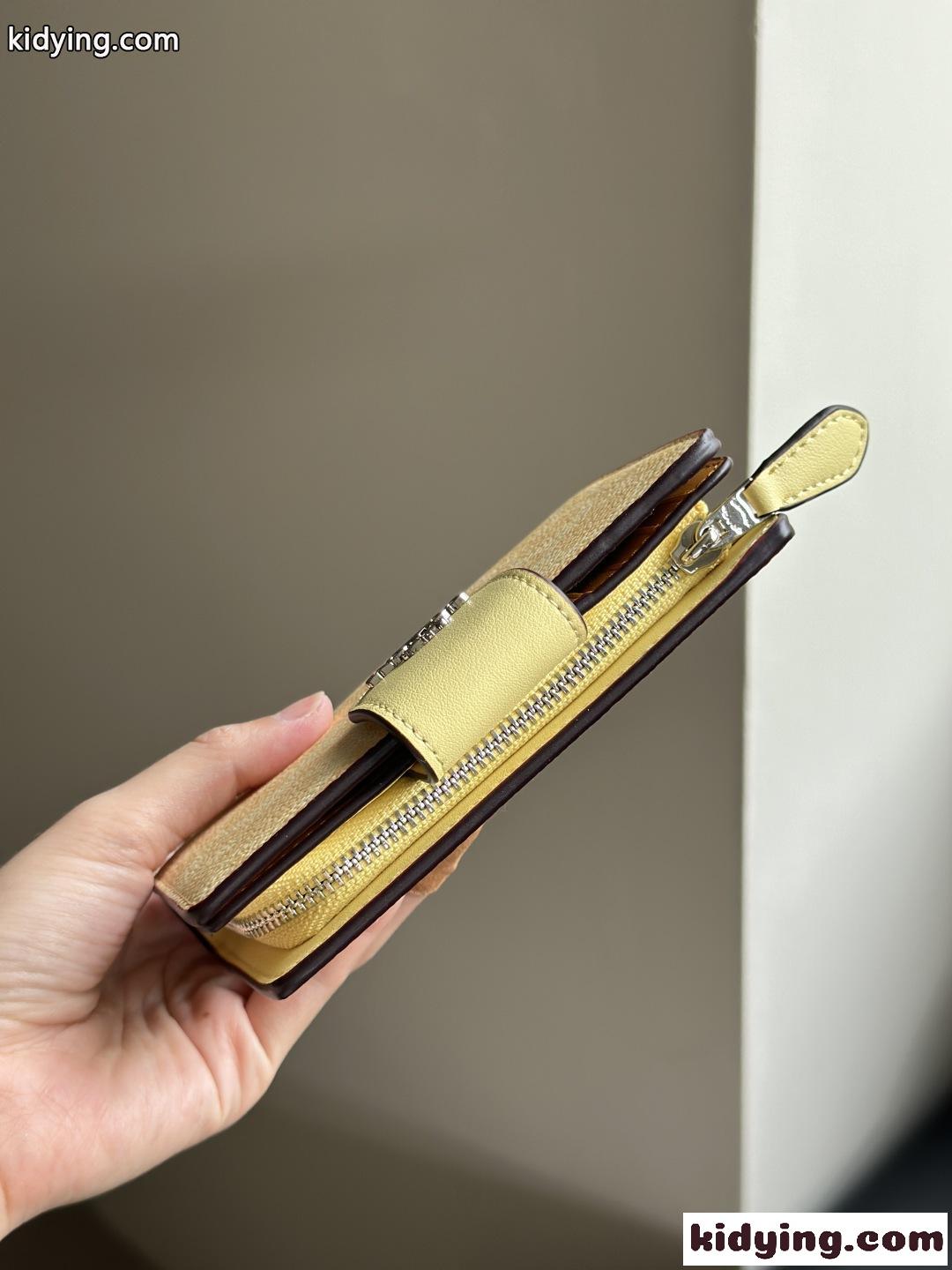 コンパクト 人気 定番 コーチ 財布 スーパーコピー シグネチャー柄 ウォレット-3