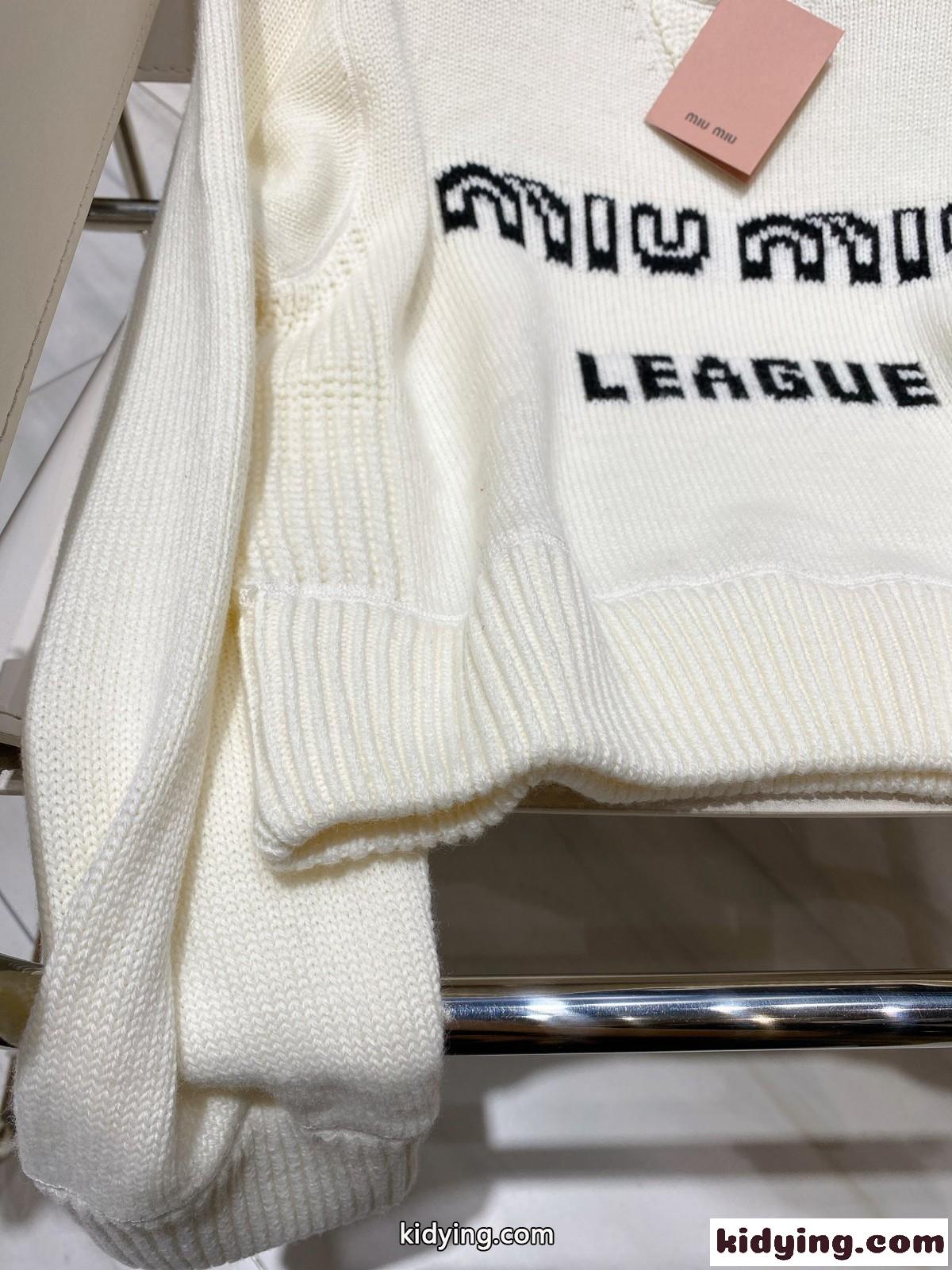 女性らしい おしゃれ  合わせやすい 高品質 ラウンドネック ミュウミュウ セーター コピー レディース ホワイト ショート-3