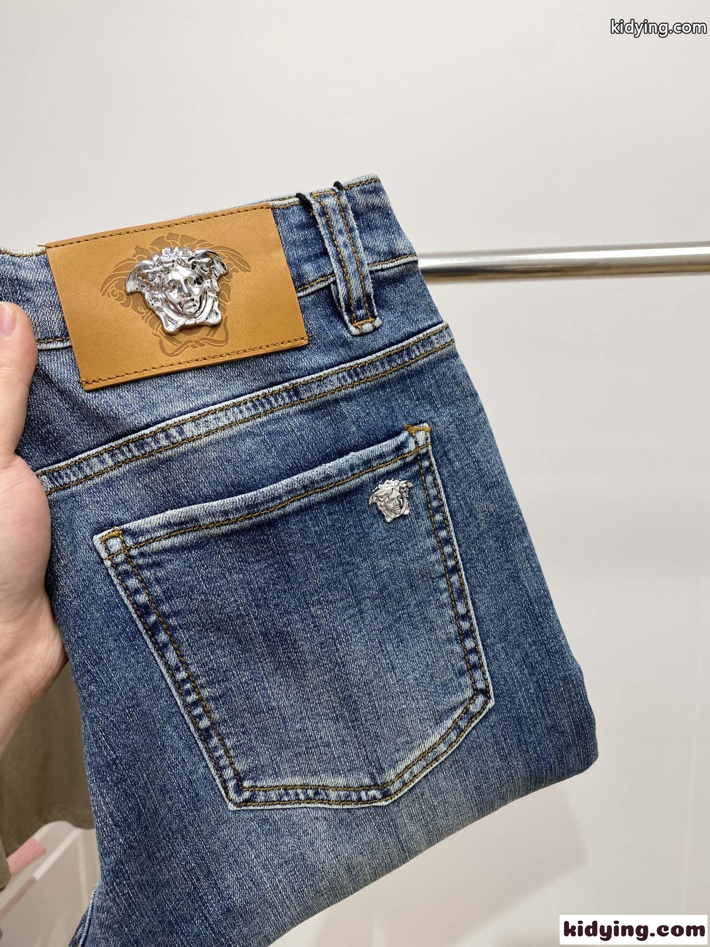 ヴェルサーチェ ジーンズ 偽物 合わせやすい ストレッチ メンズ デニムパンツ-1