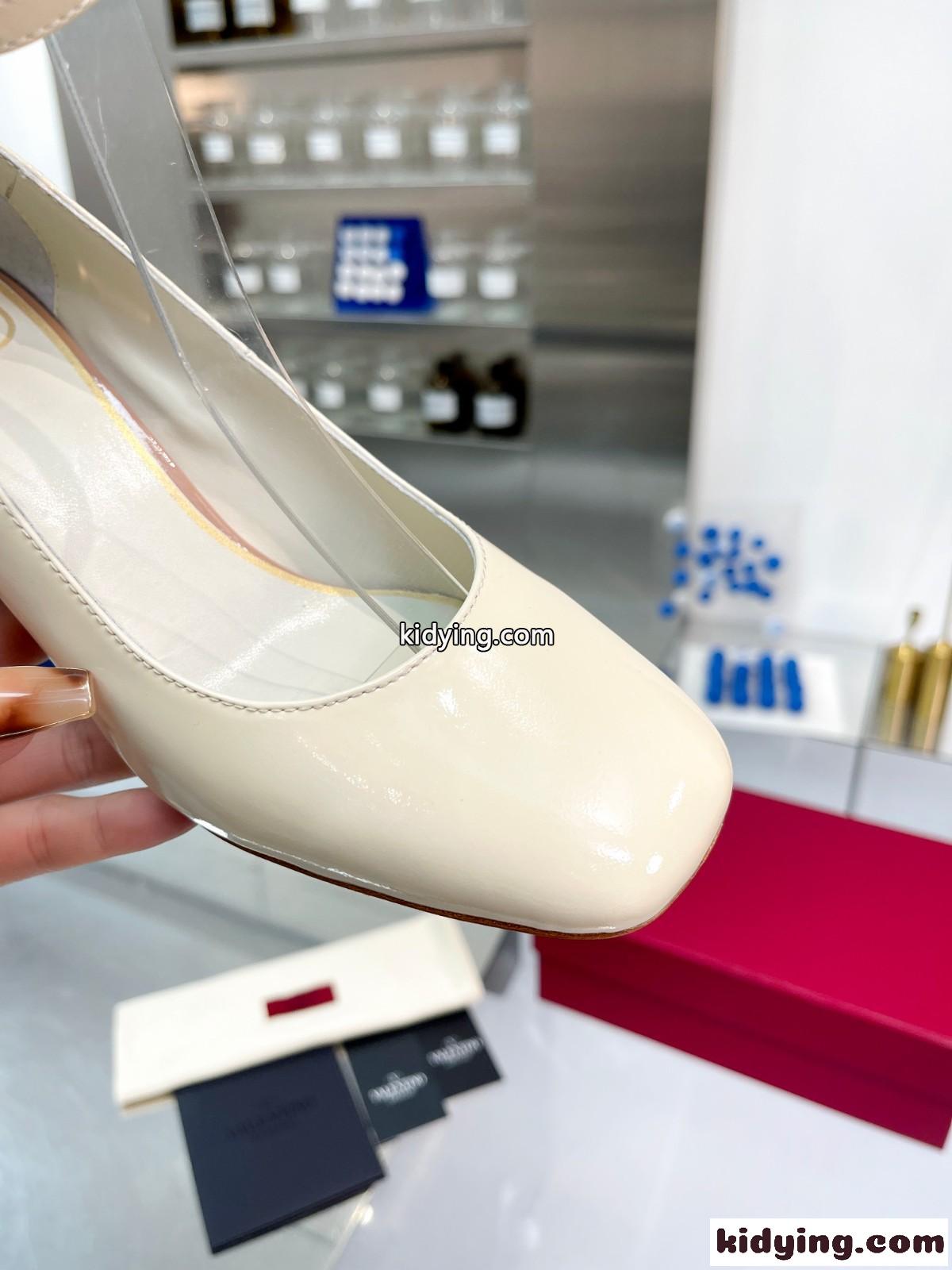 Vロゴ パテントレザー アンクルストラップパンプス ヴァレンティノ スーパーコピー ホワイト-1