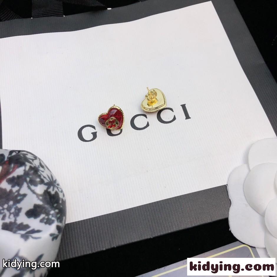 GUCCI グッチ インターロッキングG ハートモチーフ ピアス 偽物 合わせやすい-4