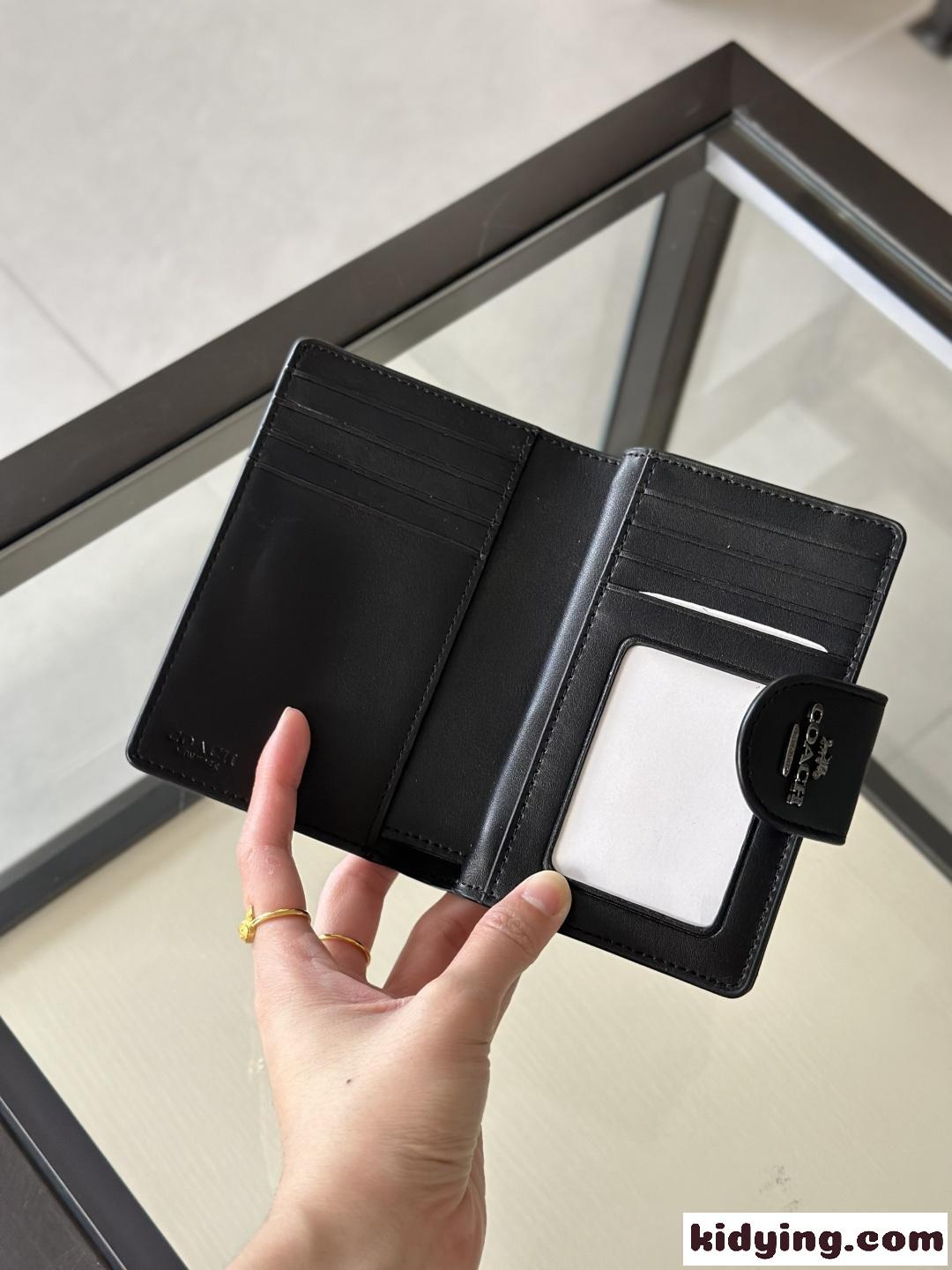 定番 人気 コーチ 財布 スーパーコピー シグネチャー柄 コンパクト ウォレット-1
