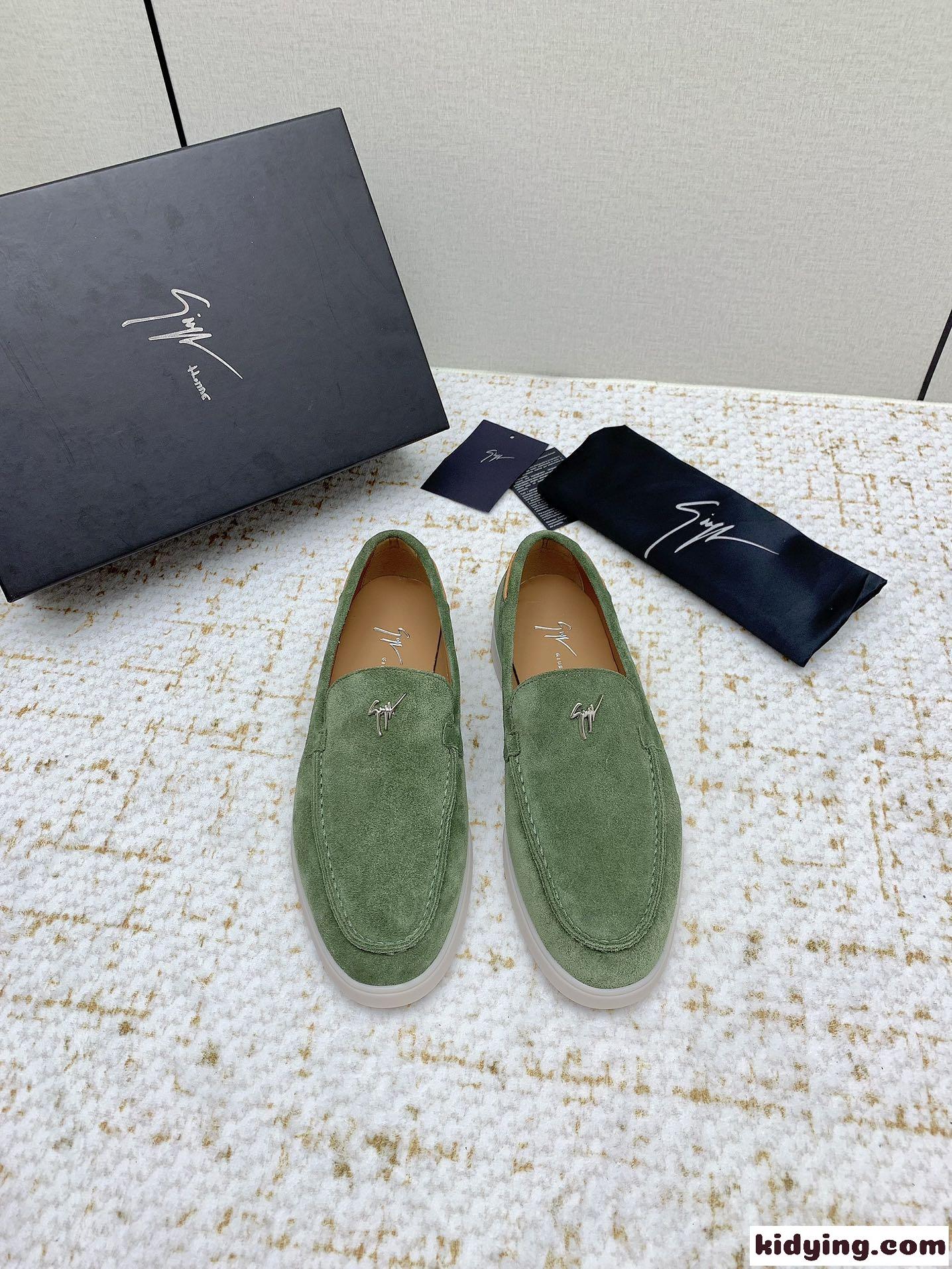 洗練された 上品 メタルロゴ ジュゼッペ・ザノッティ モカシン コピー スエードローファー グリーン-1