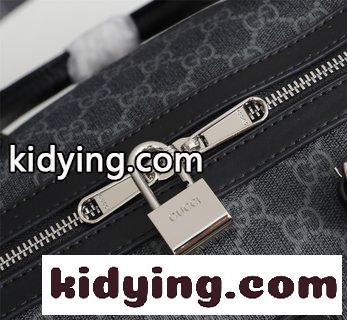 GUCCIの最新の旅行袋は質感が非常に柔らかく 柔らかいGG Supreme高級人工帆布で作られています GG x Supreme バッグコピー-3