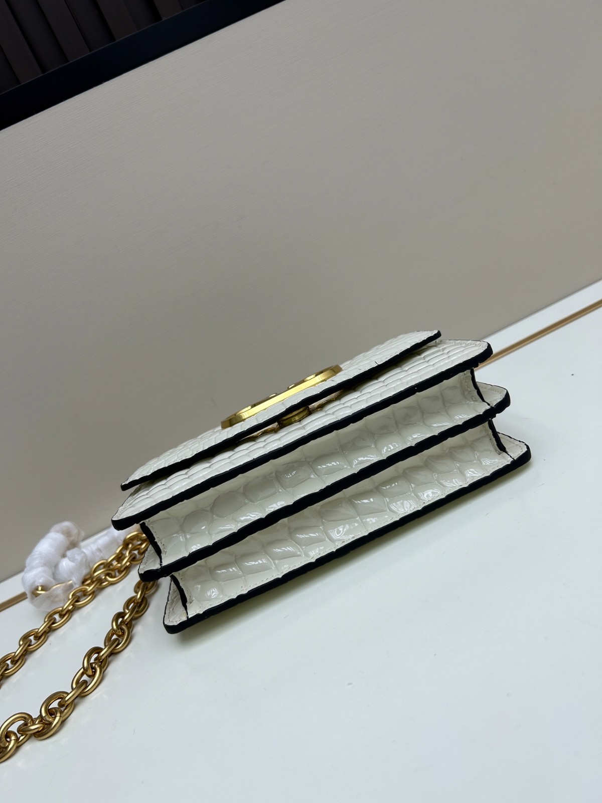 ヴァレンティノ バッグ コピー 上品 クロコダイルレザー ショルダーバッグ ホワイト-3