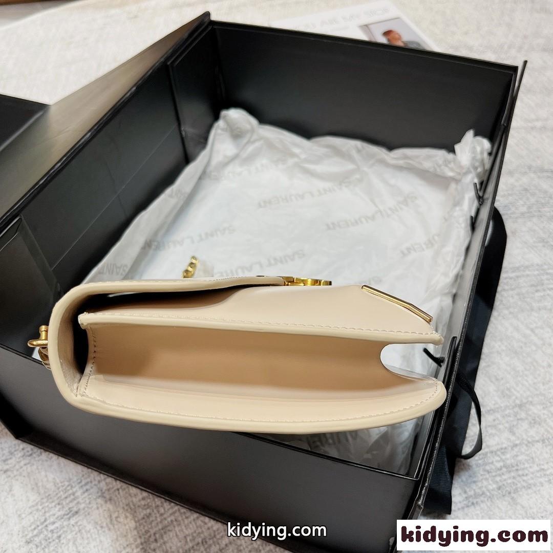 上品！チェーン ブザス トリオンフ ショルダーバッグ セリーヌ バッグ 人気 コピー コンパクト-4