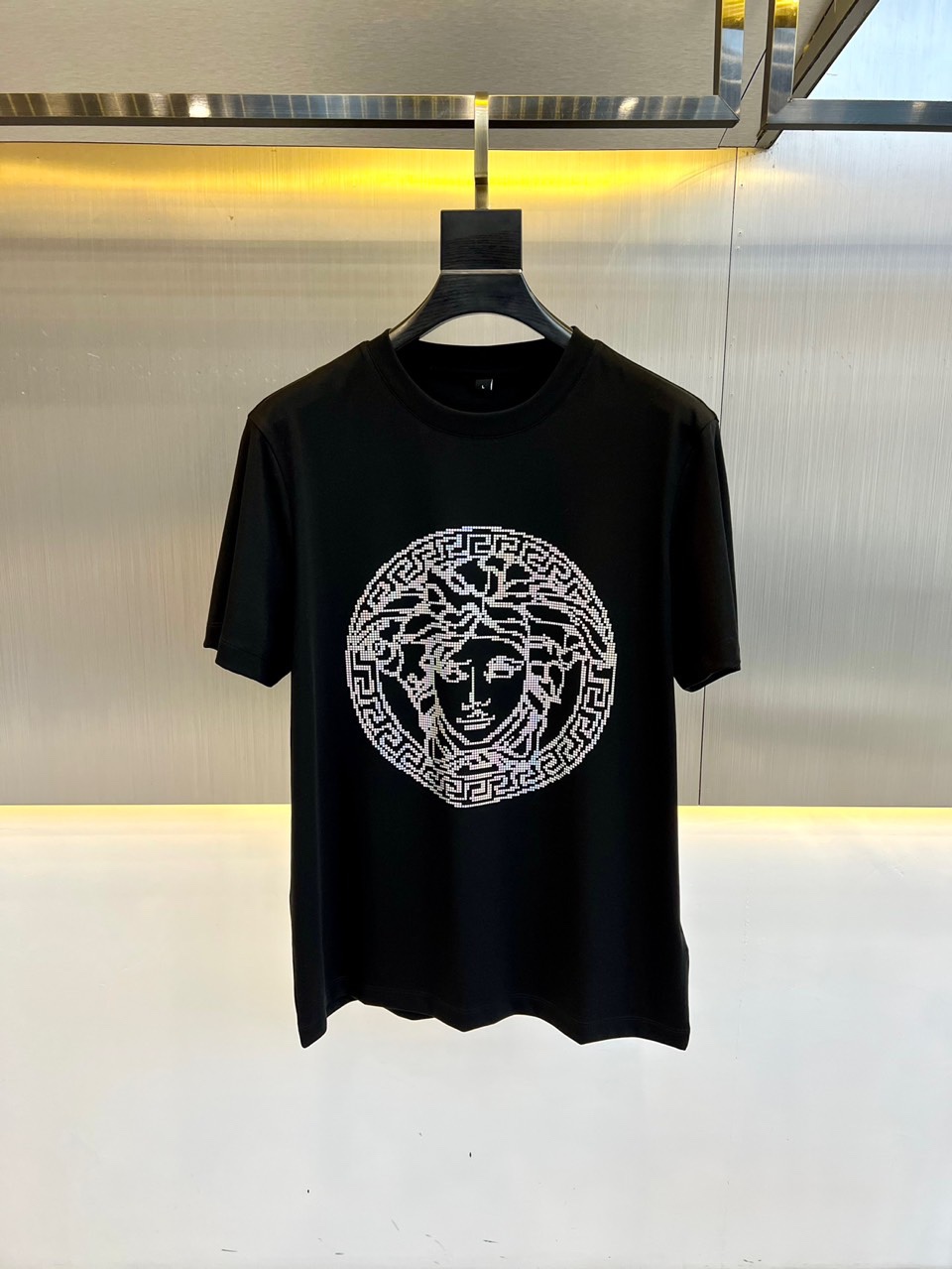 人気 メドゥーサ クルーネック半袖Tシャツ ヴェルサーチェ Tシャツ 偽物 ブラック-1