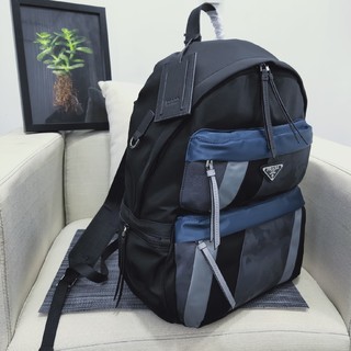 パラシュート実用型両肩バックパックという織物バックは現代的なデザインを採用します プラダ バッグ 最新 コピー-1