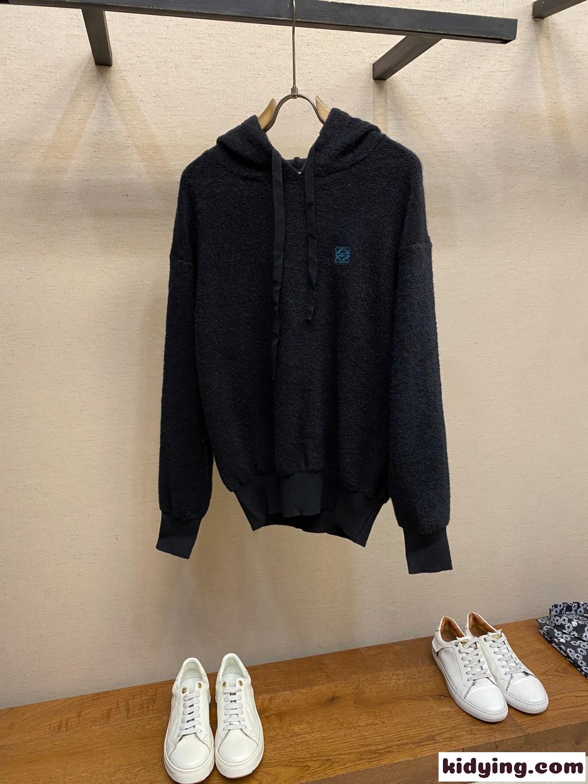 上品 洗練された アナグラム刺繍 フーディー ロエベ パーカー 偽物 ブラック-2