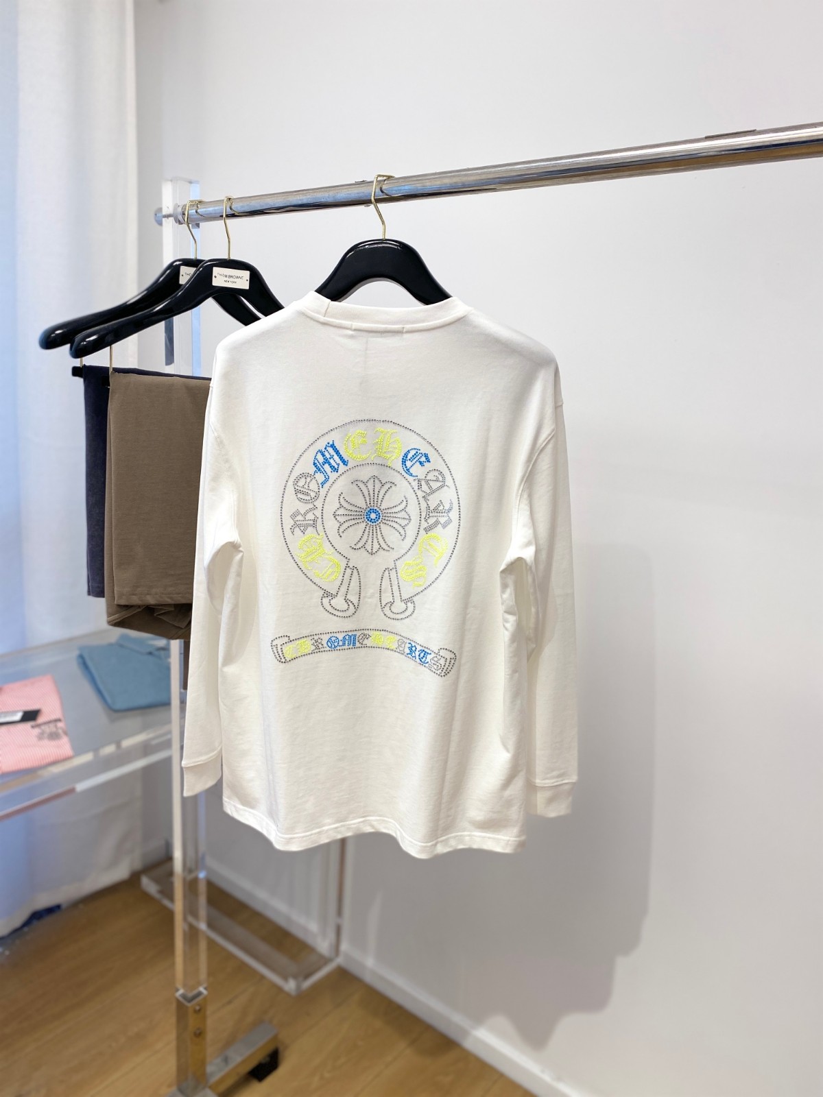 シンプル おしゃれ ラインストーンロゴ クロムハーツ Tシャツ コピー 長袖Tシャツ ホワイト-4