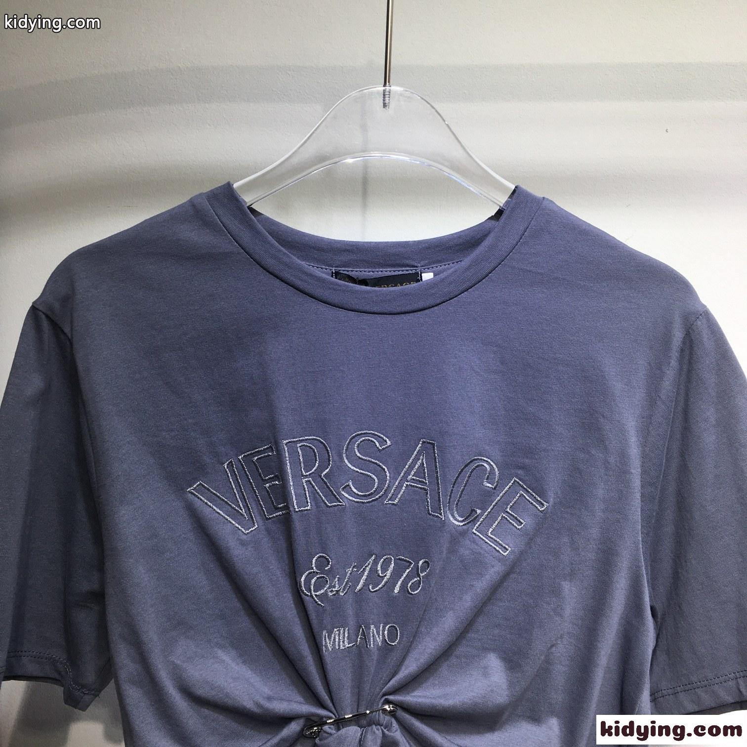 ヴェルサーチェ ミラノ スタンプ クロップ 半袖Tシャツ ヴェルサーチェ Tシャツ コピー ネイビー-4