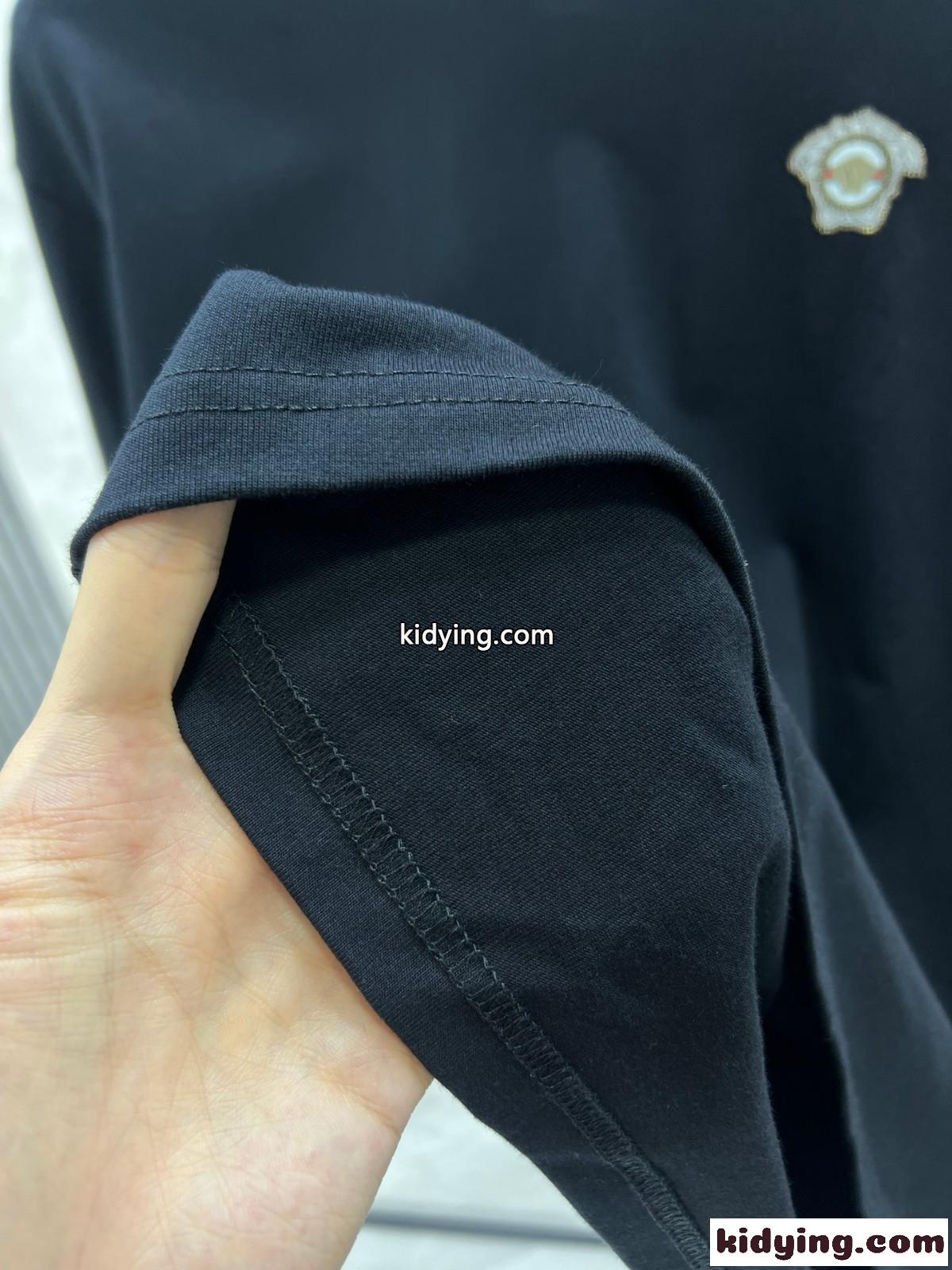 ヴェルサーチェ Tシャツ コピー シンプル ロゴ クルーネック 長袖Tシャツ ブラック-4