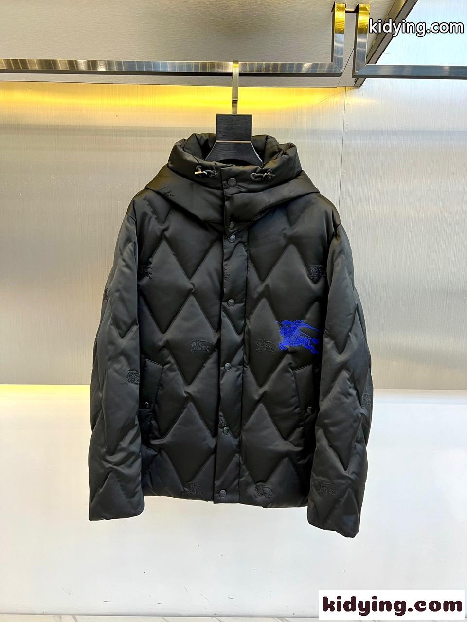上品 高級感 ロゴ入り バーバリー ダウンジャケット 偽物 フード付き ダウンブルゾン ブラック-1