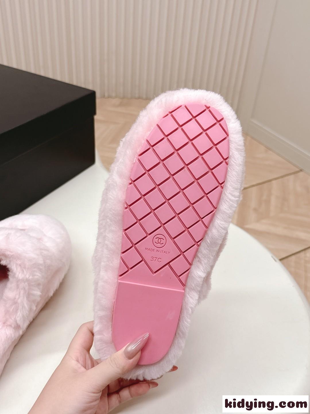 可愛い ふわふわ シャネル サンダル コピー CCロゴ ファーサンダル ライトピンク-4