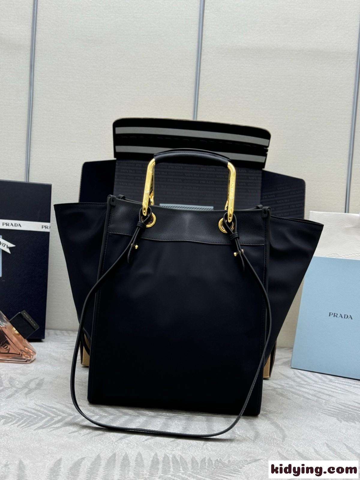 プラダ バッグ スーパーコピー 洗練された ミディアム Re-Nylon×レザー トートバッグ 1BG578-4