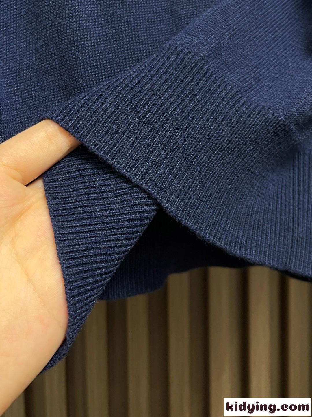 洗練された 上品 ウール ニットポロ ロエベ ニット コピー アナグラム刺繍 ブルー-4
