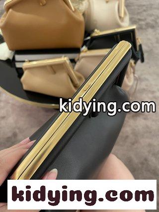 新しいFENDI Firstが来ました デザイナーKim Jonesが主導して デザインした最初のFend1は,従来のバッグ型を覆した フェンディ バッグ 新作 コピー-3