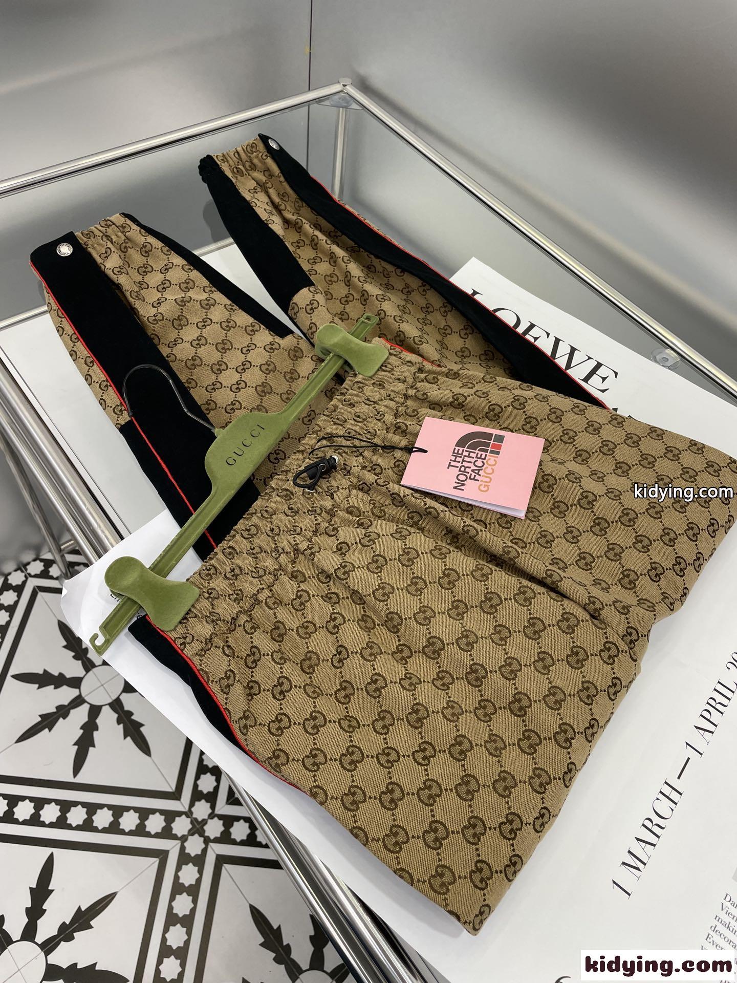 GG ロゴ プリント 注目される おしゃれ 上品 カジュアルパンツ グッチ パンツ コピー 快適 ゆったり 人気-4