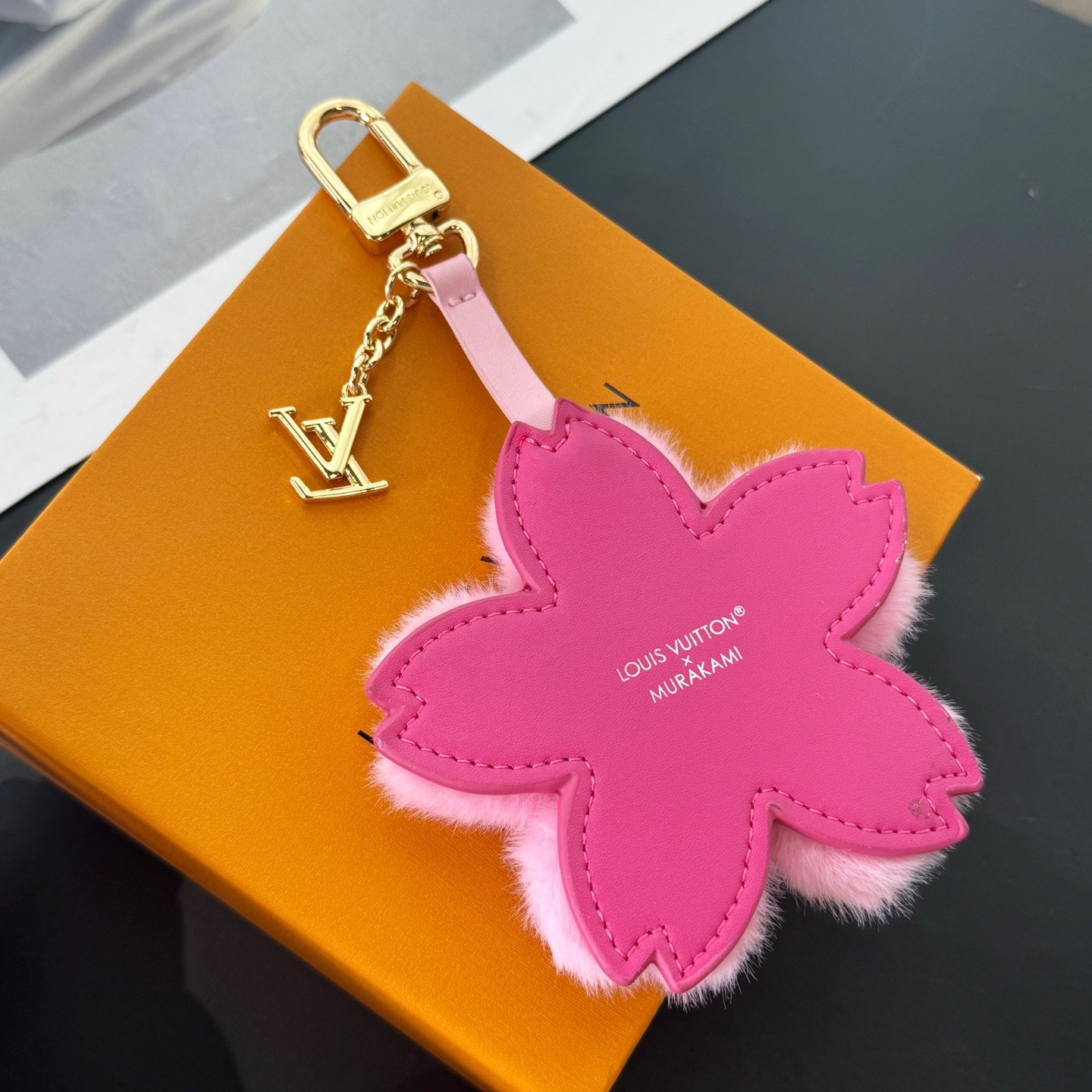 LV × TM キーホルダー･チェリーブロッサム ルイ・ヴィトン スーパーコピー M02485-2