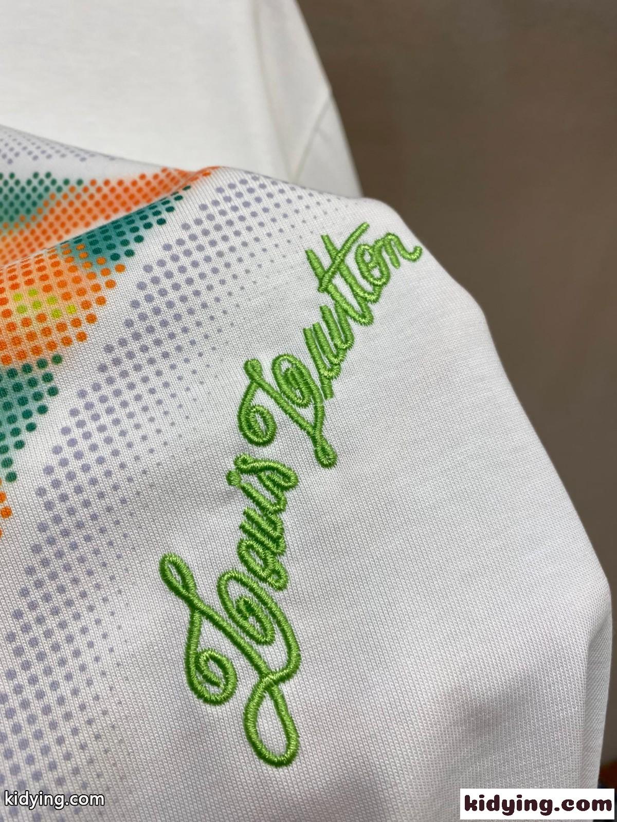 モノグラム フラワー 3DグラディエントプリントTシャツ ルイ・ヴィトン Tシャツ コピー-1